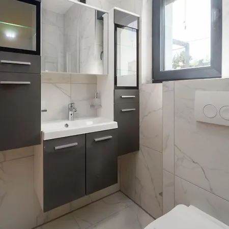 Tina With Pool Villa