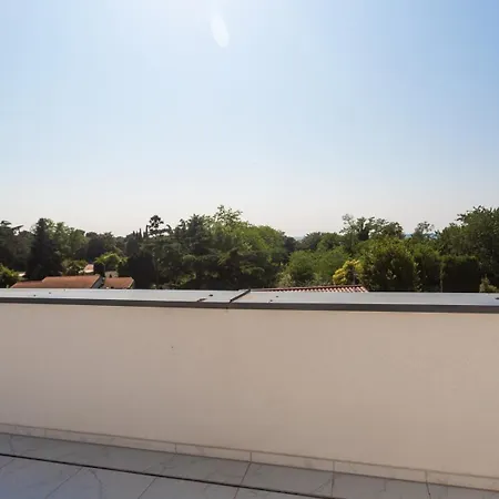 Tina With Pool Vila *