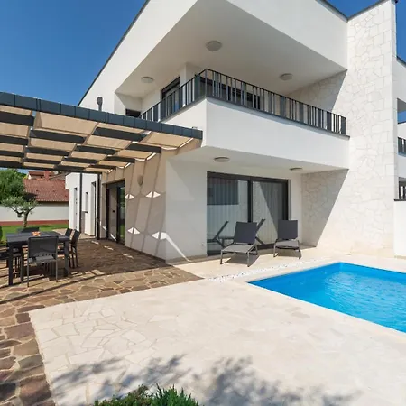 Tina With Pool Vila Savudrija