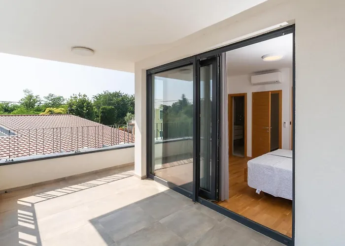 빌라 Tina With Pool *