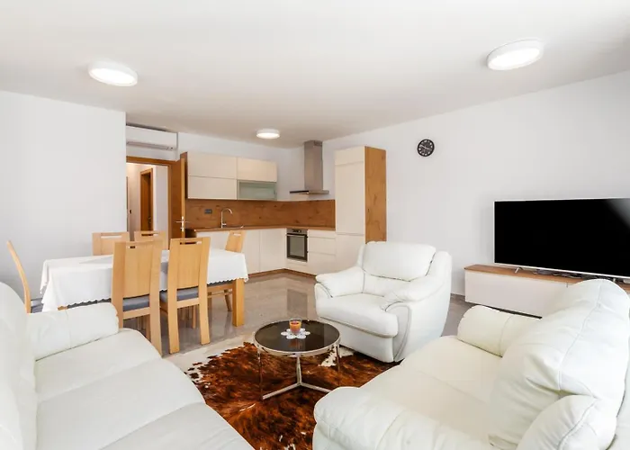 빌라 Tina With Pool *