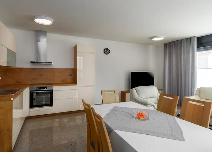 빌라 Tina With Pool 사부드리자