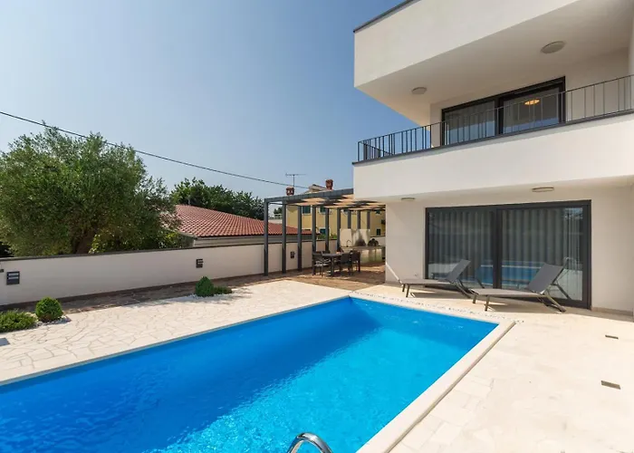 Tina With Pool 빌라